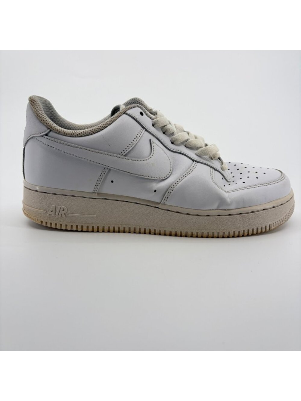 Nike Air Force 1 '07 Low Mens Size 8.5 White Athletic Lifestyle Shoes Sneakers